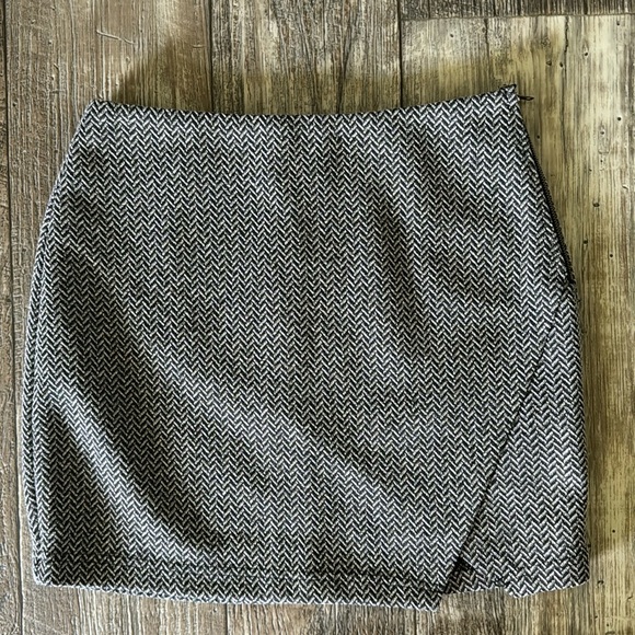 Everyday Chic Boutique Beautiful Skirt, Size Medium - Picture 1 of 12